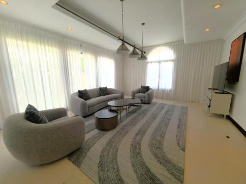 Amazing 4 bedrooms Villa private Beach and Pool In palm Jumeirah Dubai, Dubái (foto 2)