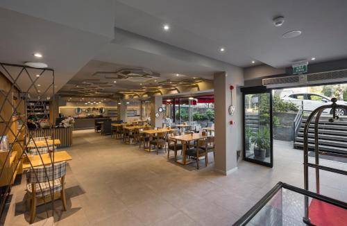 入口, 乌普套房酒店 (Upsuites Hotel) in 希斯里