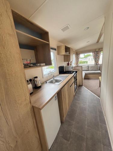 Haven caravan in Blackpool with Smart TV , decking and private parking in Marton