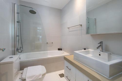 Allsopp & Allsopp - 1-Bedroom Apartment in Orra Marina Dubai Marina - main image