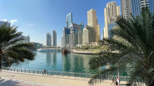 Allsopp & Allsopp - 1-Bedroom Apartment in Orra Marina Dubai Marina - image 4