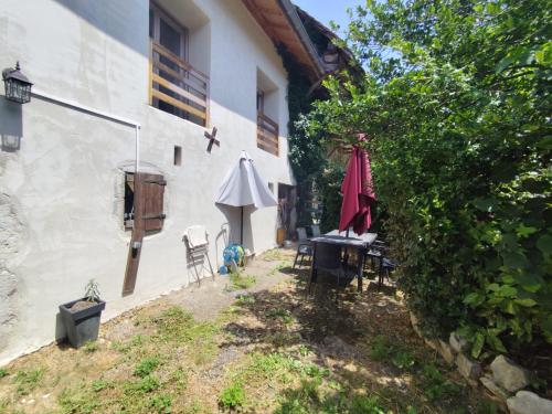 Dārzs, Charmante maison avec jardin au coeur du vignoble Savoyard in Jongieux
