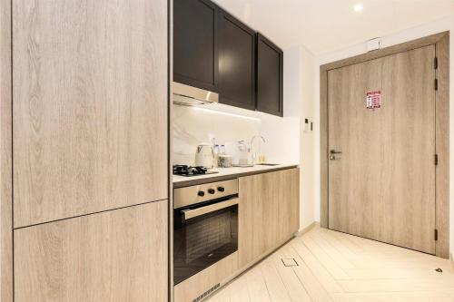 Stylish Studio Near Miracle Garden - Luxury Amenities & Style, Dubai (photo 9)