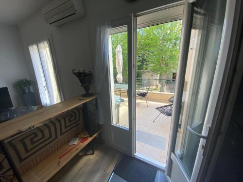 Skats, appartement de village avec terrasse in Plaissan