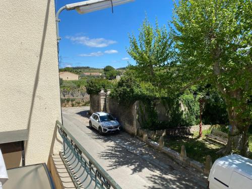 Apkārtne, appartement de village avec terrasse in Plaissan