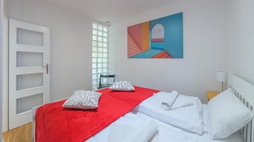 One-Bedroom Apartment image 5