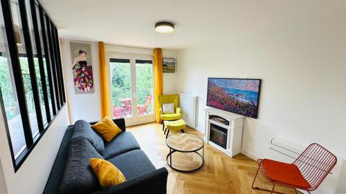 An Exceptional Apartment, 20 Min Paris, 10 Min Orly Airport, 30 Min Disney, 25 Min Versailles, Parking free 1