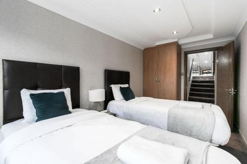 Chic 3BDR in Prime Central Location - image 12