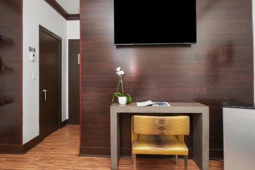 Standard Double Room image 3