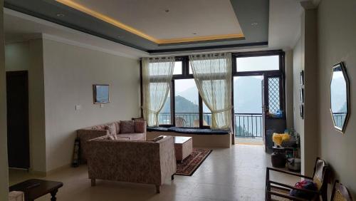 HK Heights - Sunset Valley Retreat in นาเทียคาลี