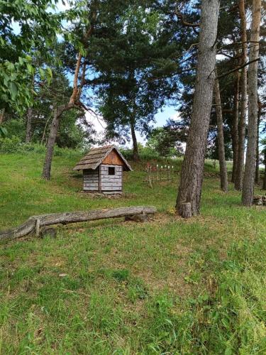 Apkārtne, Spaní na seně (Spani na sene) in Kundratice