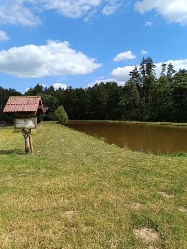 Apkārtne, Spaní na seně (Spani na sene) in Kundratice