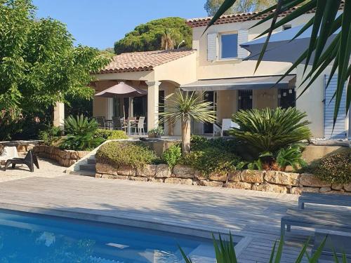 Villa Contemporaine à Sainte-Maxime, Piscine, Proche Plage, 8 Pers., 4 Étoiles - FR-1-768-36 - Location, gîte - Sainte-Maxime