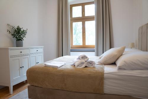 Pałac Ostoja - pokoje gościnne