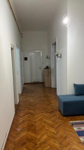One-Bedroom Apartment image 5
