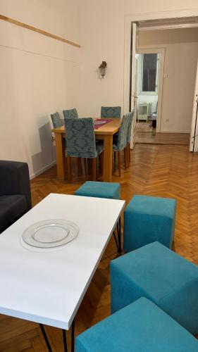 One-Bedroom Apartment image 4