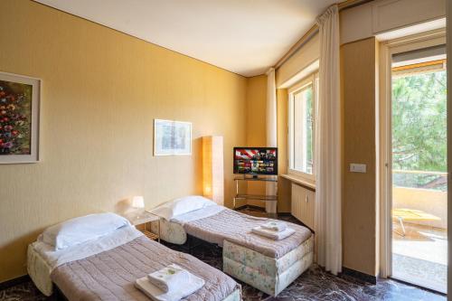 GuestHost - Sanremo Balcony Apartment with Parking, Sanremo (foto 4)