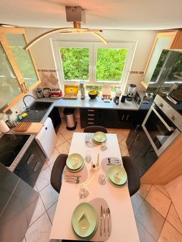 Garden Lakehouse Sauna Kamin Grill Billard Darts Modernes Ferienhaus in Seenahe mit Garten und Spiel in Klein Ronnau