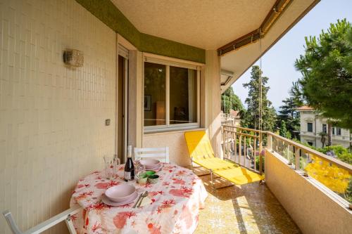 GuestHost - Sanremo Balcony Apartment with Parking, Sanremo (foto 10)