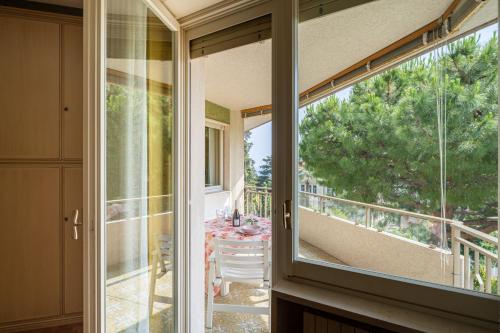 GuestHost - Sanremo Balcony Apartment with Parking, Sanremo (foto 3)