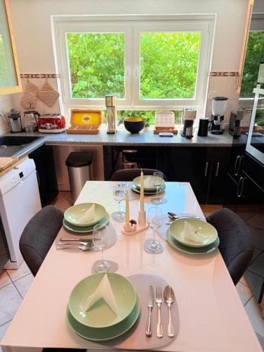 Garden Lakehouse Sauna Kamin Grill Billard Darts Modernes Ferienhaus in Seenahe mit Garten und Spiel in Klein Ronnau