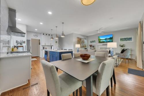 Cozy home w fireplace & patio World Cup Ready in East Atlanta
