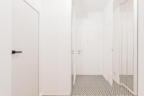 One-Bedroom Apartment image 2