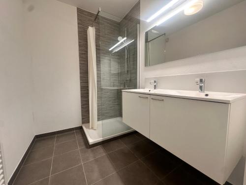 Modern 2 Bedroom Apartment for 6 - City Center, Брюссель (фото 9)