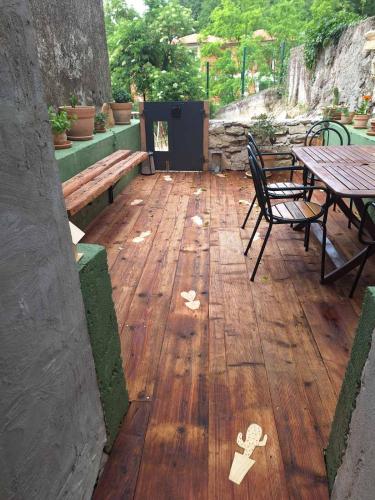 Apartma Under The Drunk Railroad in Kozljak