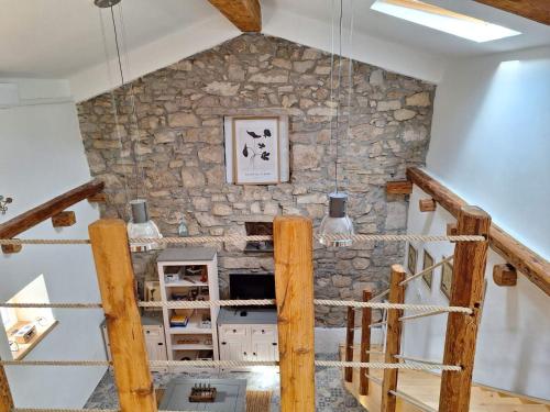 Apartma Under The Drunk Railroad in Kozljak