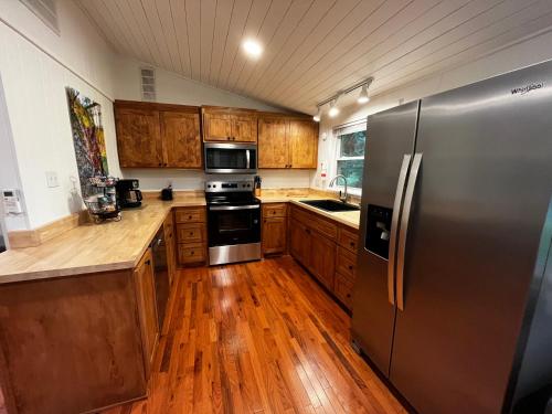 River House - Cottage with KY River View & Access in Wilmore, USA