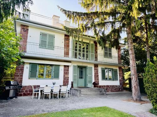 Villa Giselle, Balatonalmádi