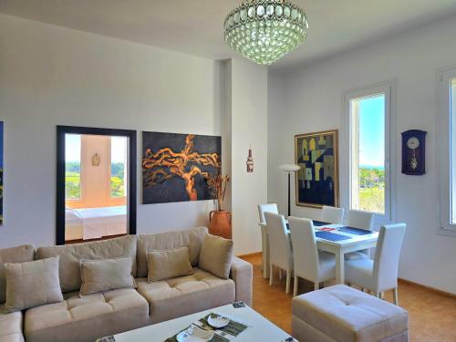 Koplietošanas atpūtas telpa ar TV, Sea View Holiday Apartment 092 in Fushë-Draçi