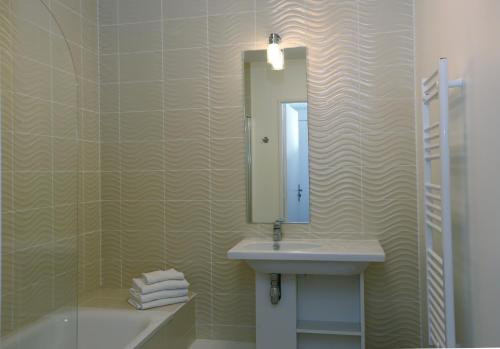 2 bedrooms, 4 beds