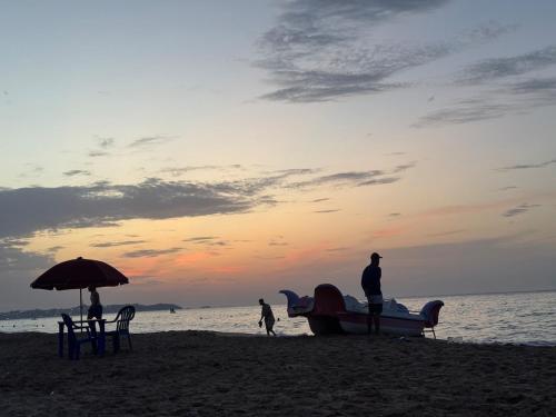 appartement F2 a 2 pas de la mer in עין אל טורק