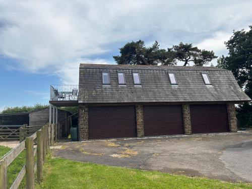 . Hayes Lodge Coach House