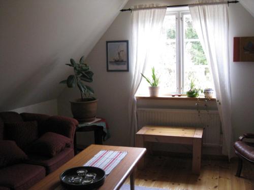 Stuga i skogsbryn in 옘스회그