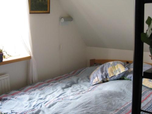 Stuga i skogsbryn in 옘스회그