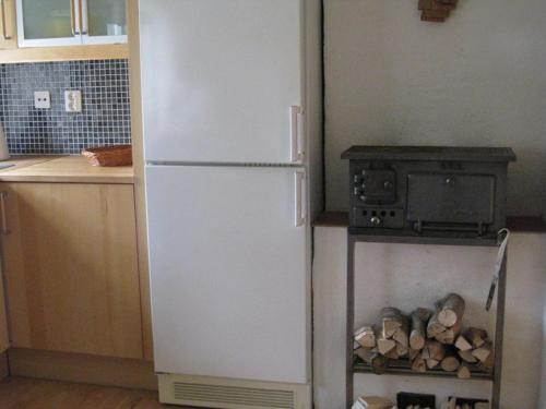 Stuga i skogsbryn in 옘스회그