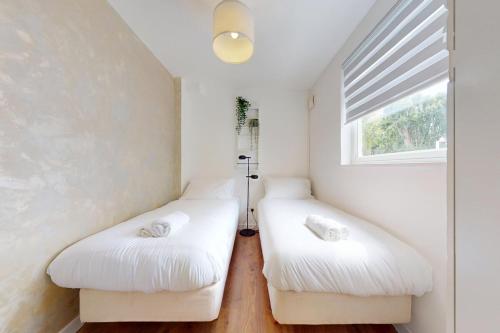 Lovely 2 Bed With Backyard 20 Min to Tooting Station, London (photo 4)