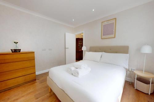 Lovely 2 Bed With Backyard 20 Min to Tooting Station, London (photo 3)