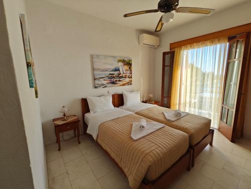Twin Room with Sea View image 4