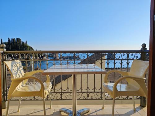 Studio with Sea View image 1