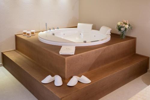 อ่างแช่น้ำร้อน, Palazzo Anelli - Rooms & Relax in วาสโต