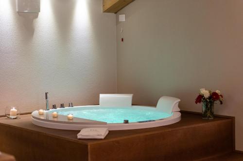 อ่างแช่น้ำร้อน, Palazzo Anelli - Rooms & Relax in วาสโต