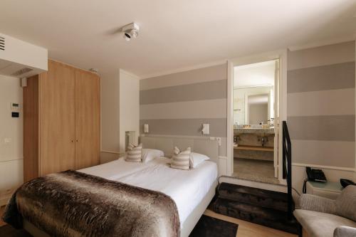 2 twin beds