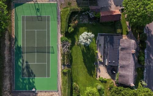 Luxury Interior Designed Retreat ❃ w/Tennis Court in Swallowcliffe