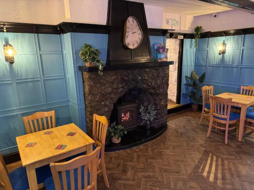 餐廳, The Drovers Arms Hotel in 卡馬森市中心