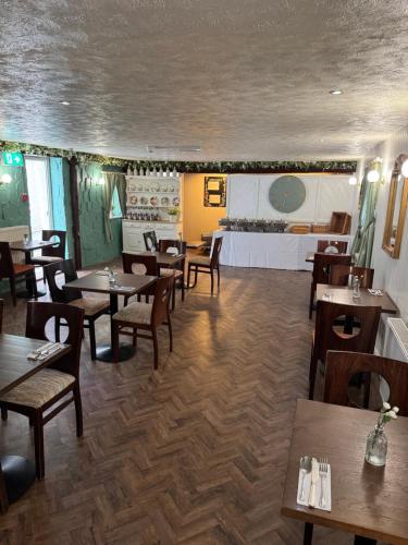 餐廳, The Drovers Arms Hotel in 卡馬森市中心