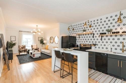Two Condos on Music Row that Sleeps 14 with POOL and Parking